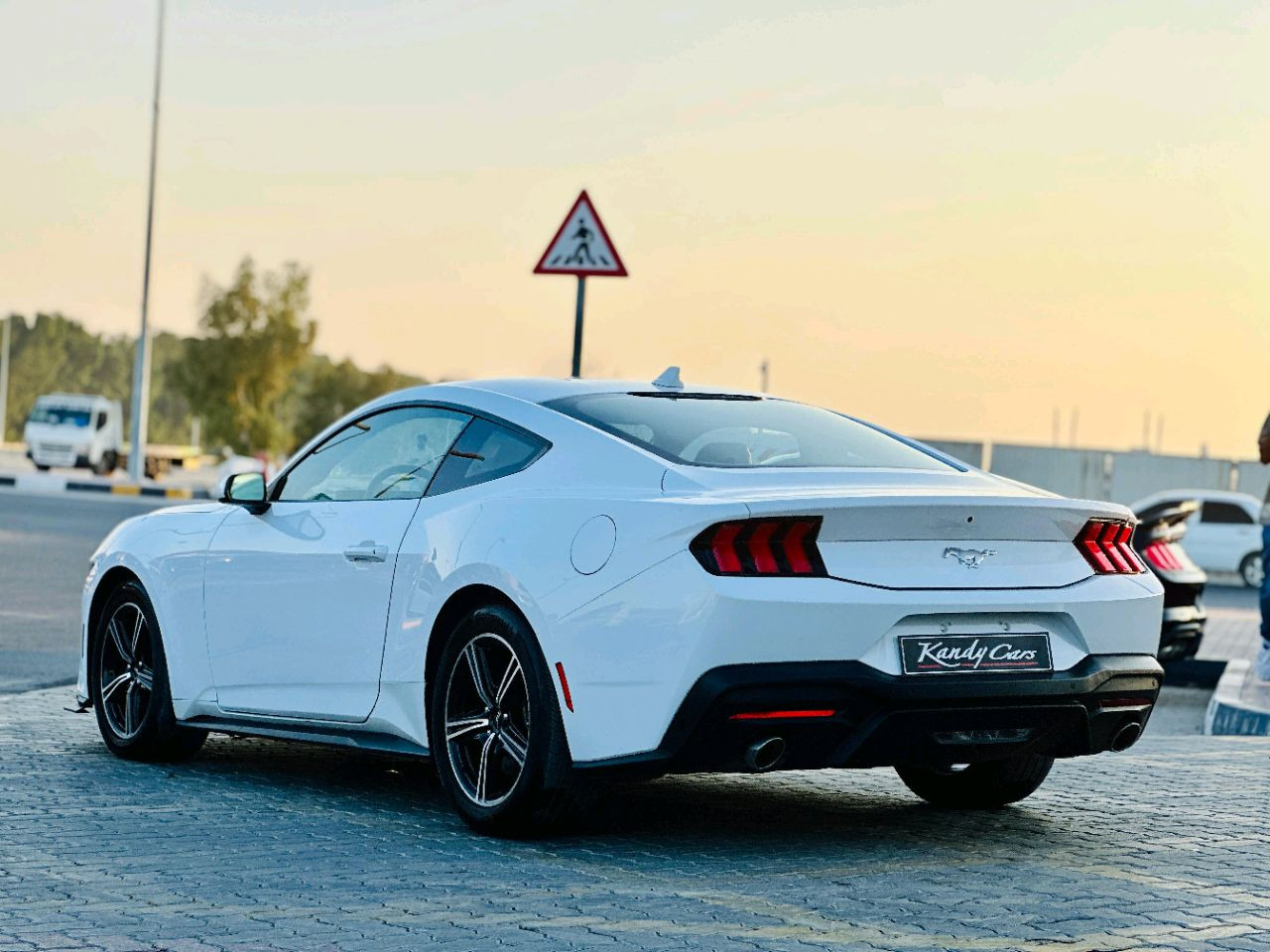 Ford Mustang - Image 8
