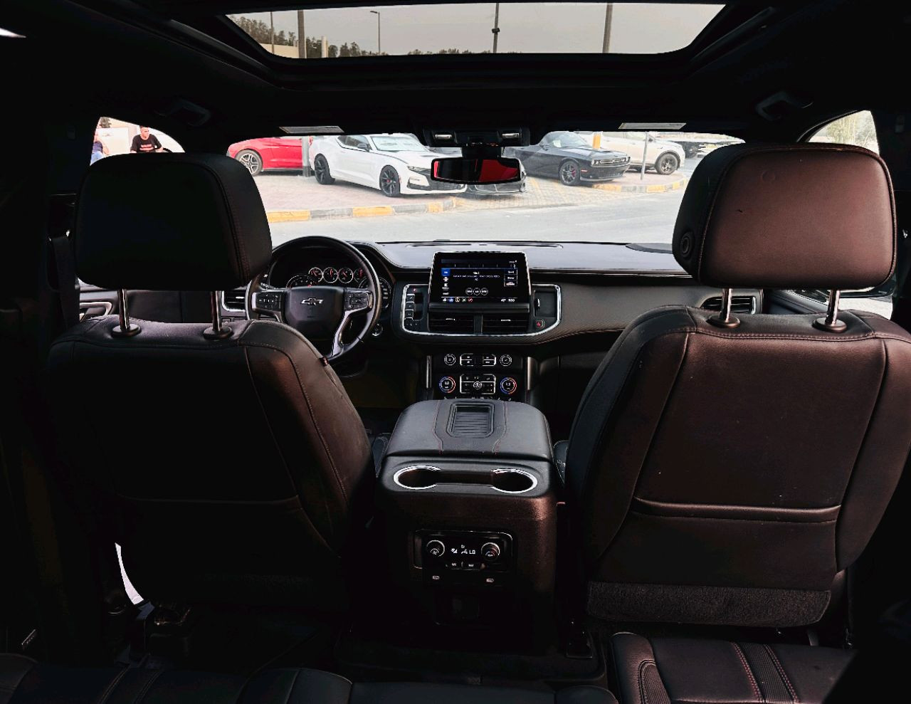 Chevrolet Suburban - Image 16