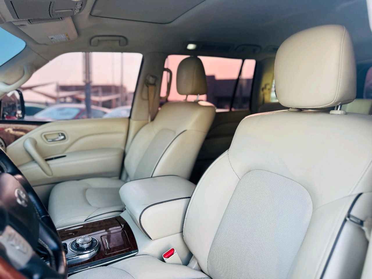 Infiniti QX80 - Image 12