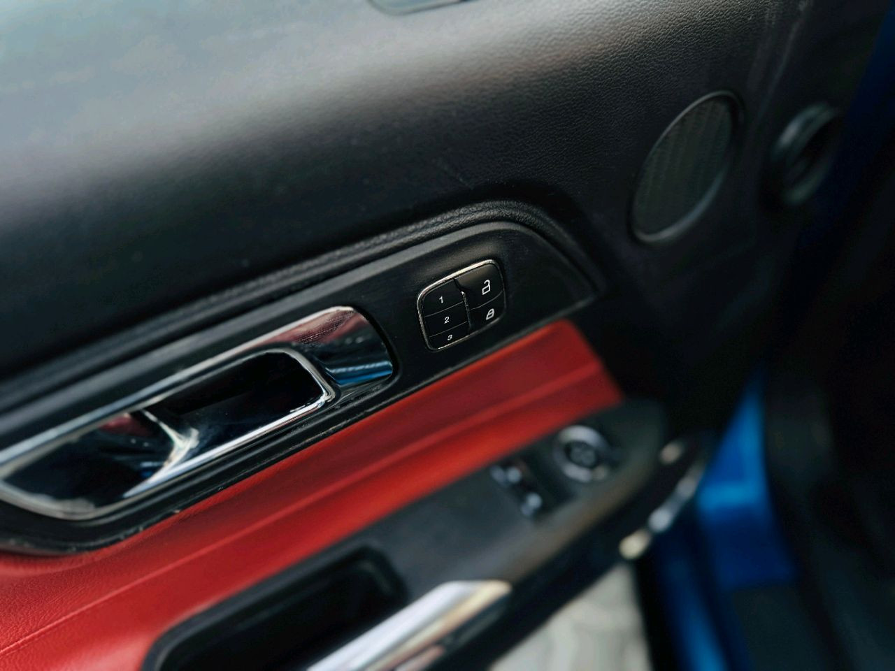 Ford Mustang - Image 12