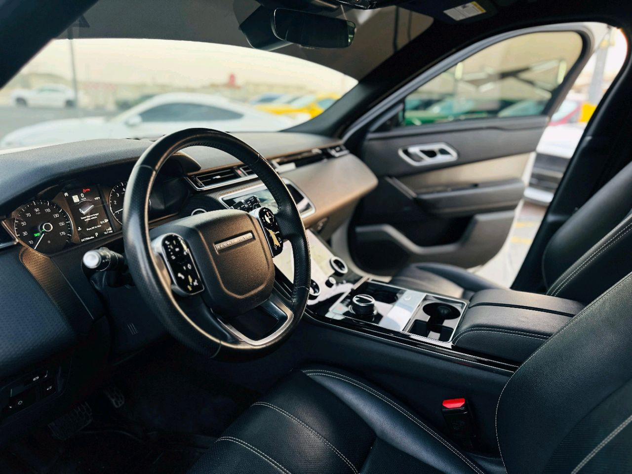 Range Rover VELAR - Image 11