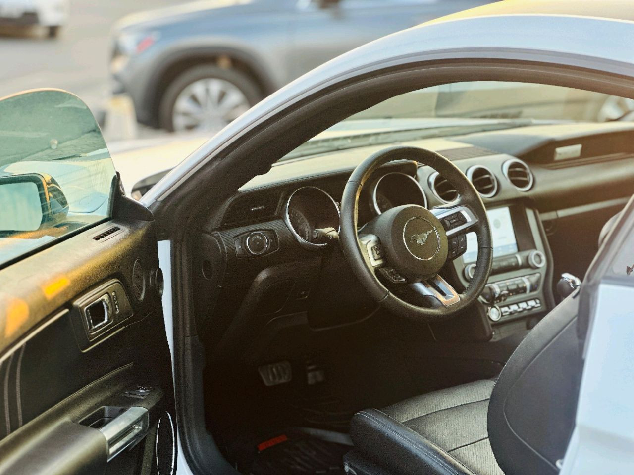 Ford Mustang - Image 4