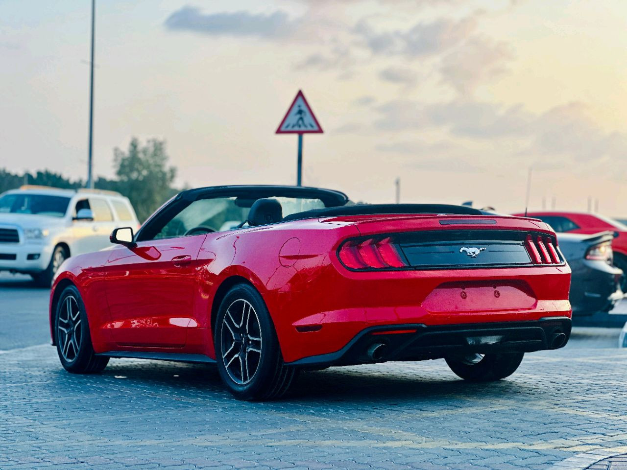 Ford Mustang - Image 8