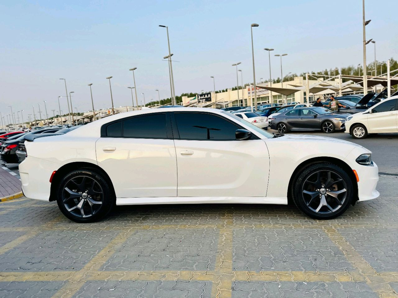 Dodge Charger - Image 9