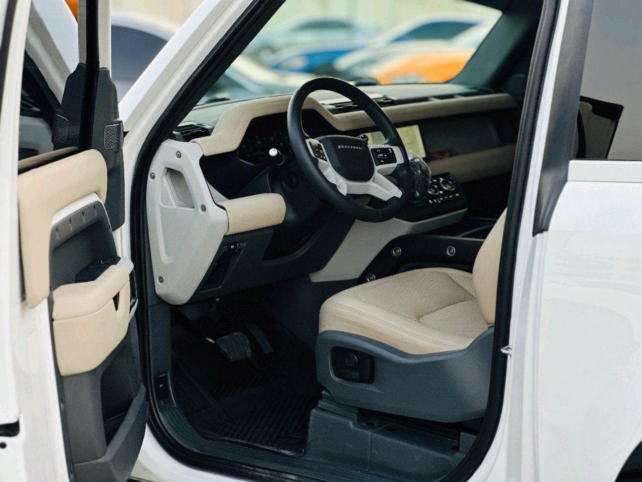 Land Rover Defender - Image 11
