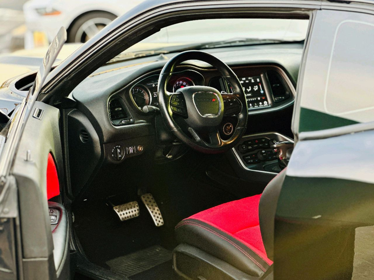 Dodge Challenger - Image 11