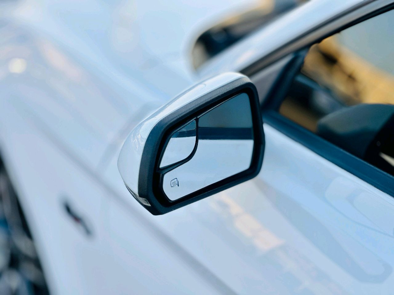 Ford Mustang - Image 10