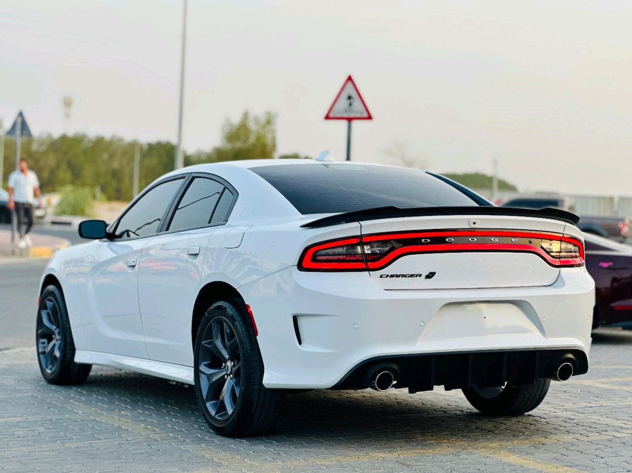 Dodge Charger - Image 12