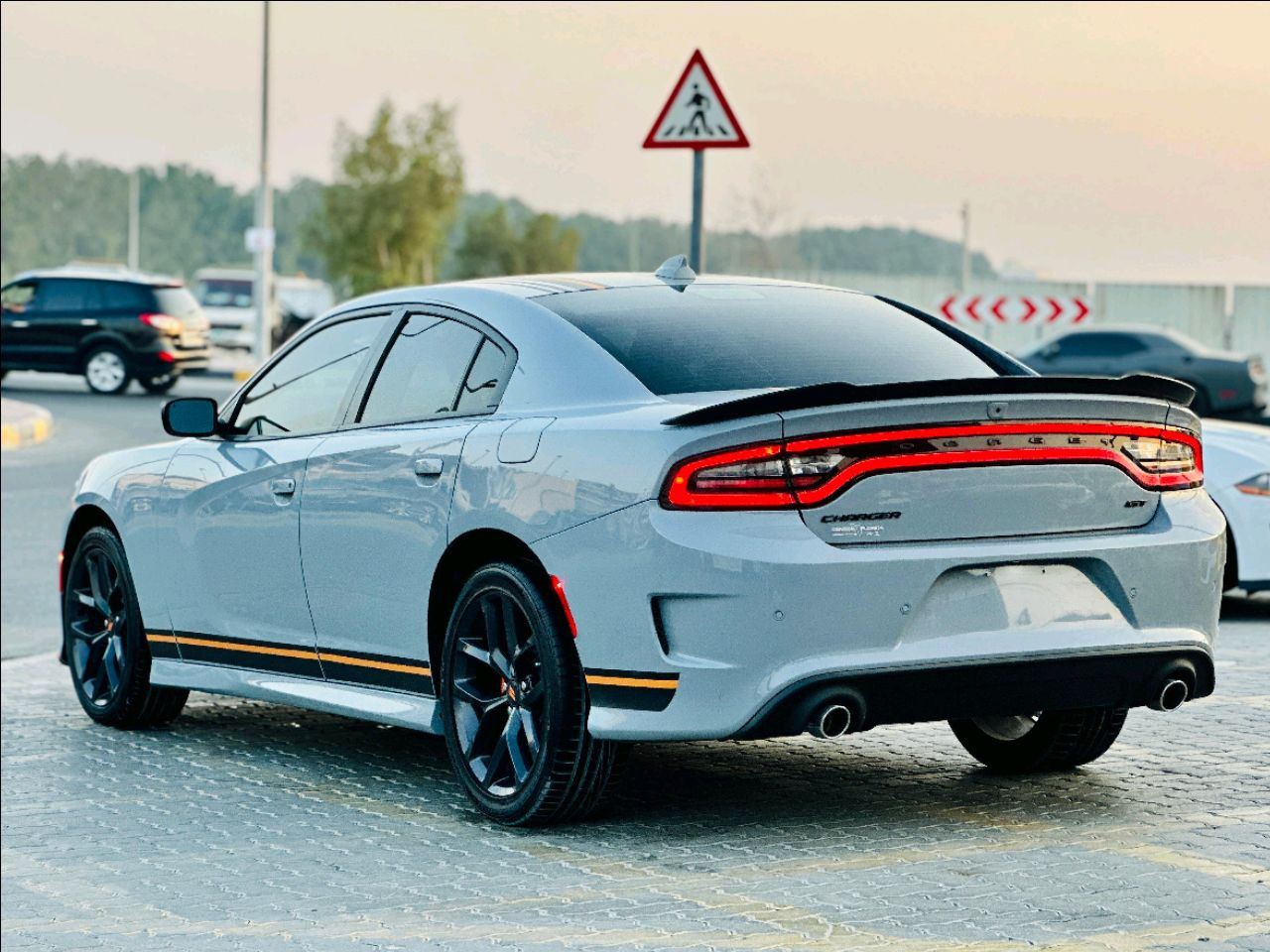 Dodge Charger - Image 8