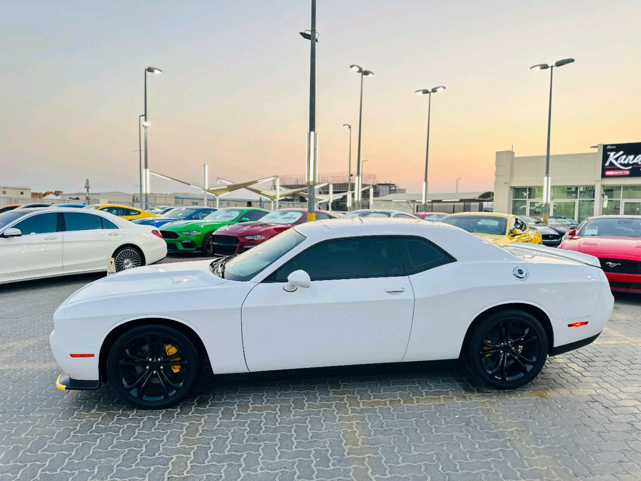 Dodge Challenger - Image 9