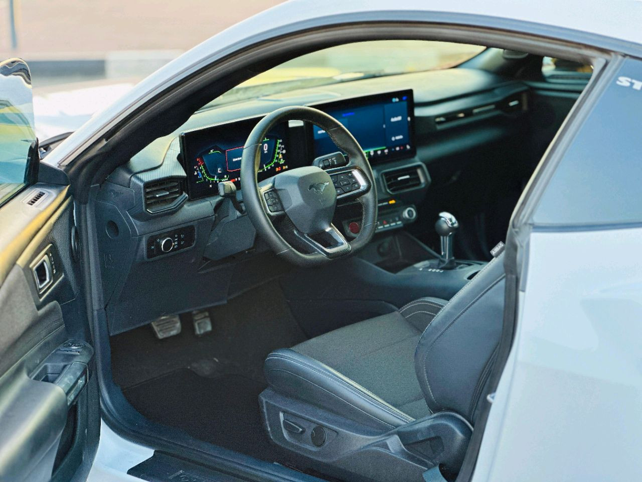 Ford Mustang - Image 11