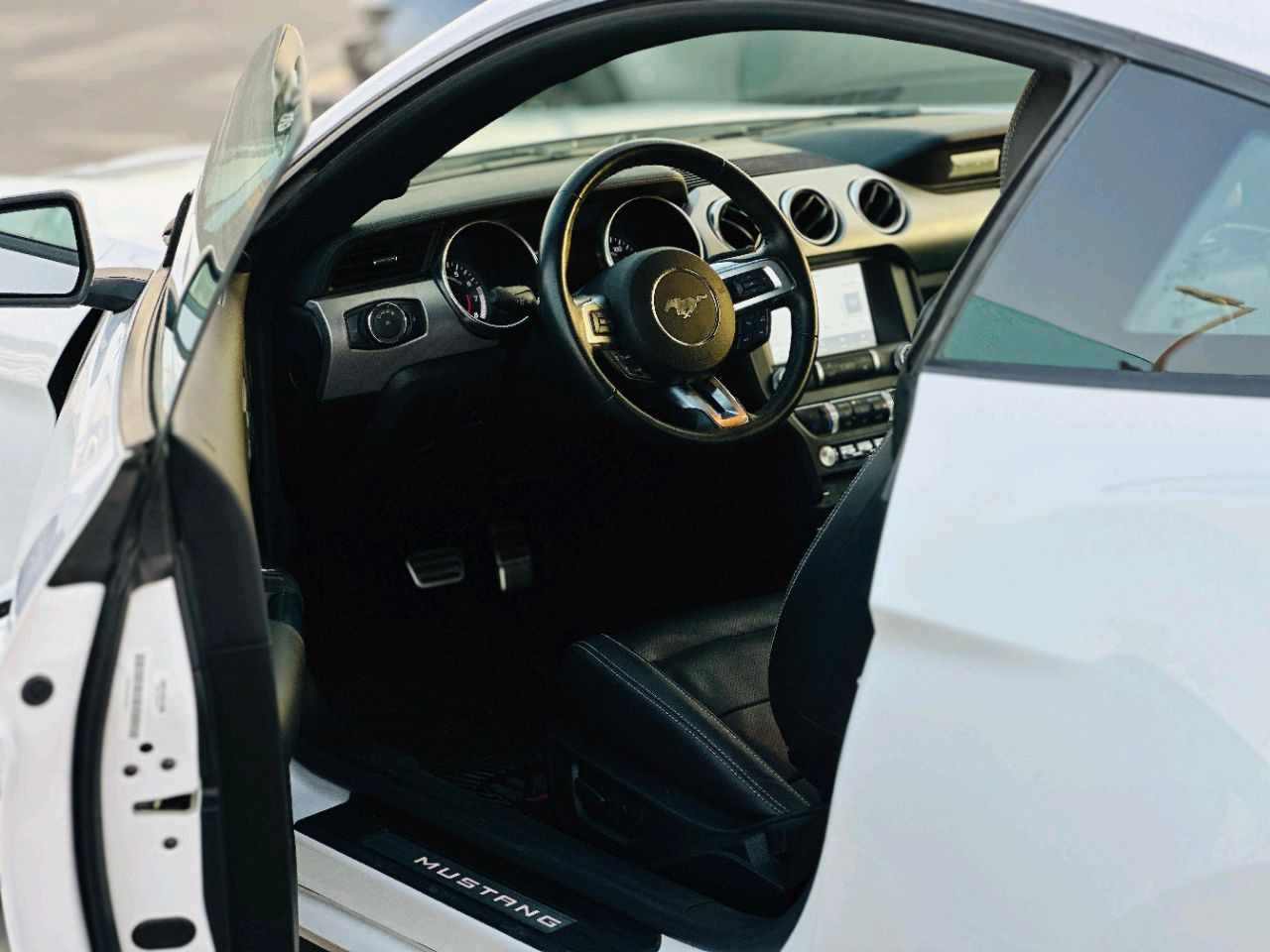 Ford Mustang - Image 29