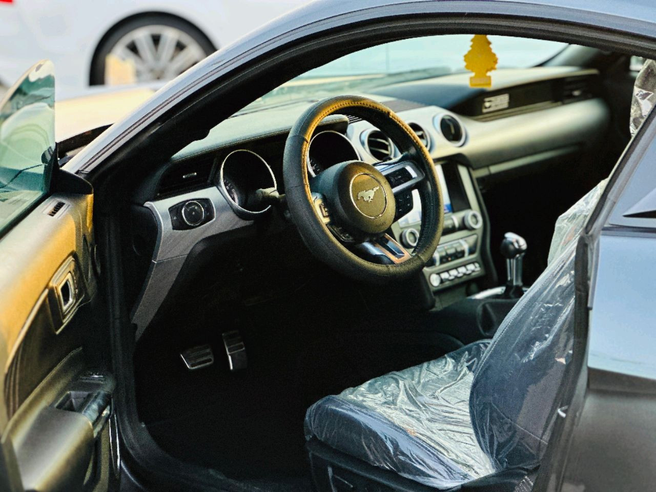 Ford Mustang - Image 15