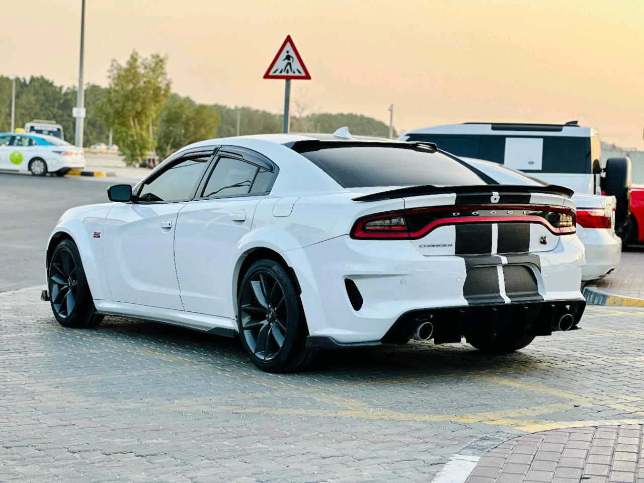 Dodge Charger - Image 8