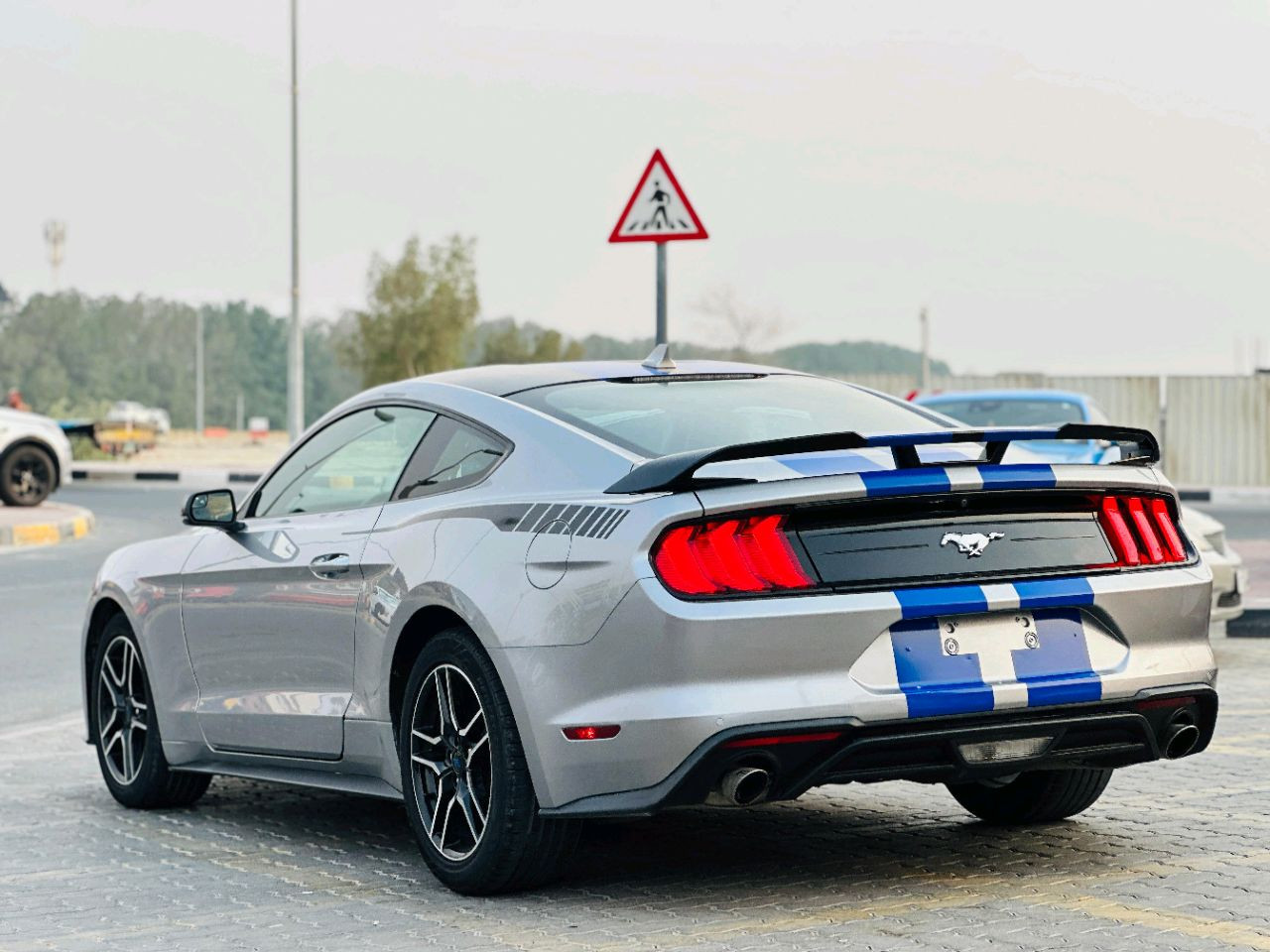 Ford Mustang - Image 8