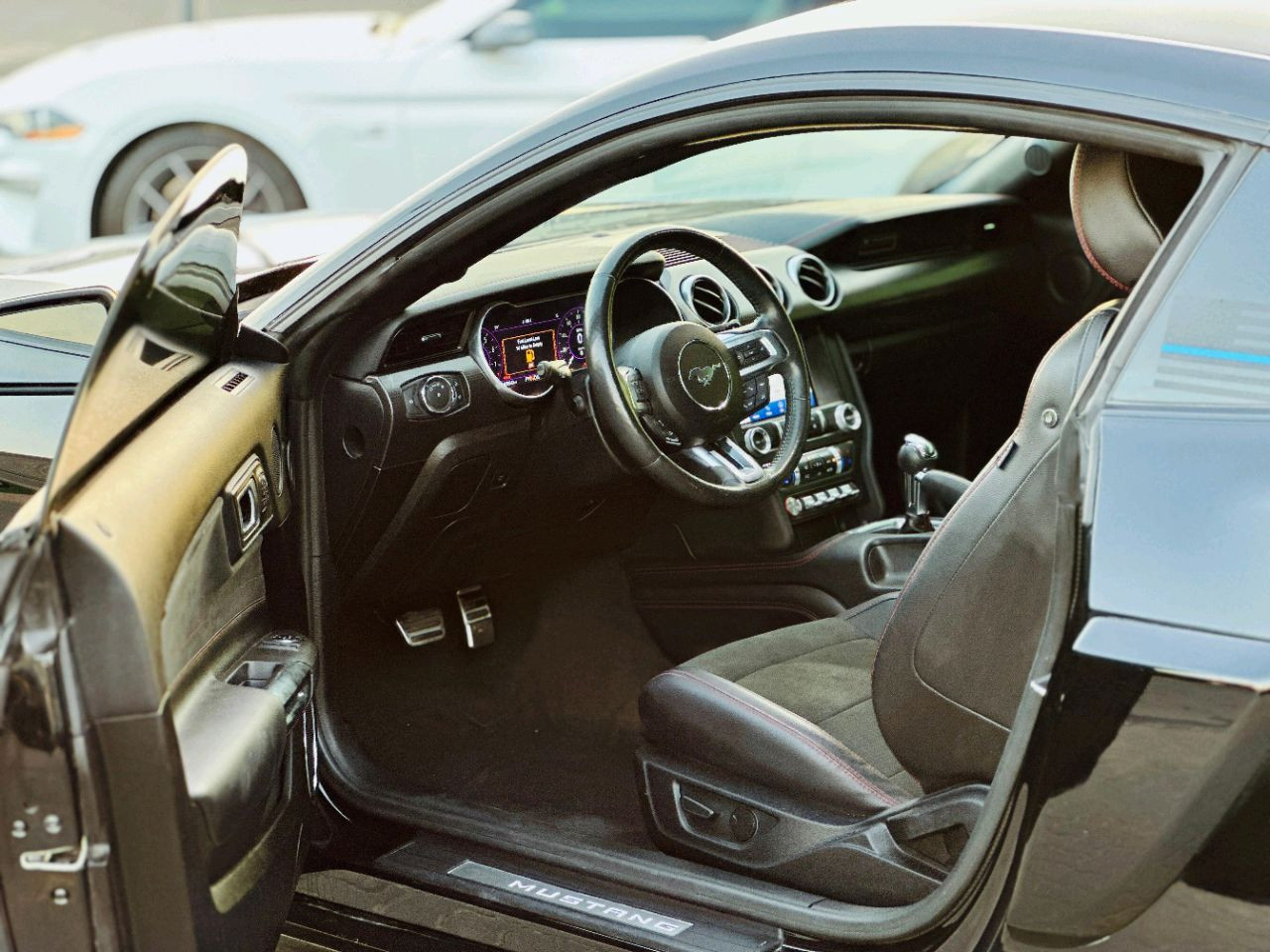 Ford Mustang - Image 11