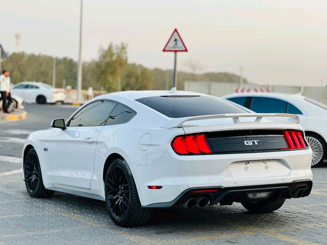 Ford Mustang - Image 8