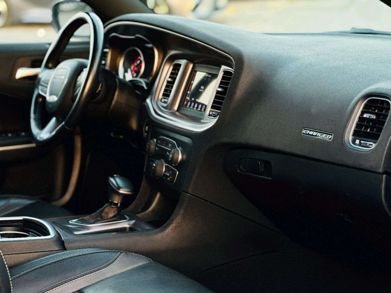 Dodge Charger - Image 10