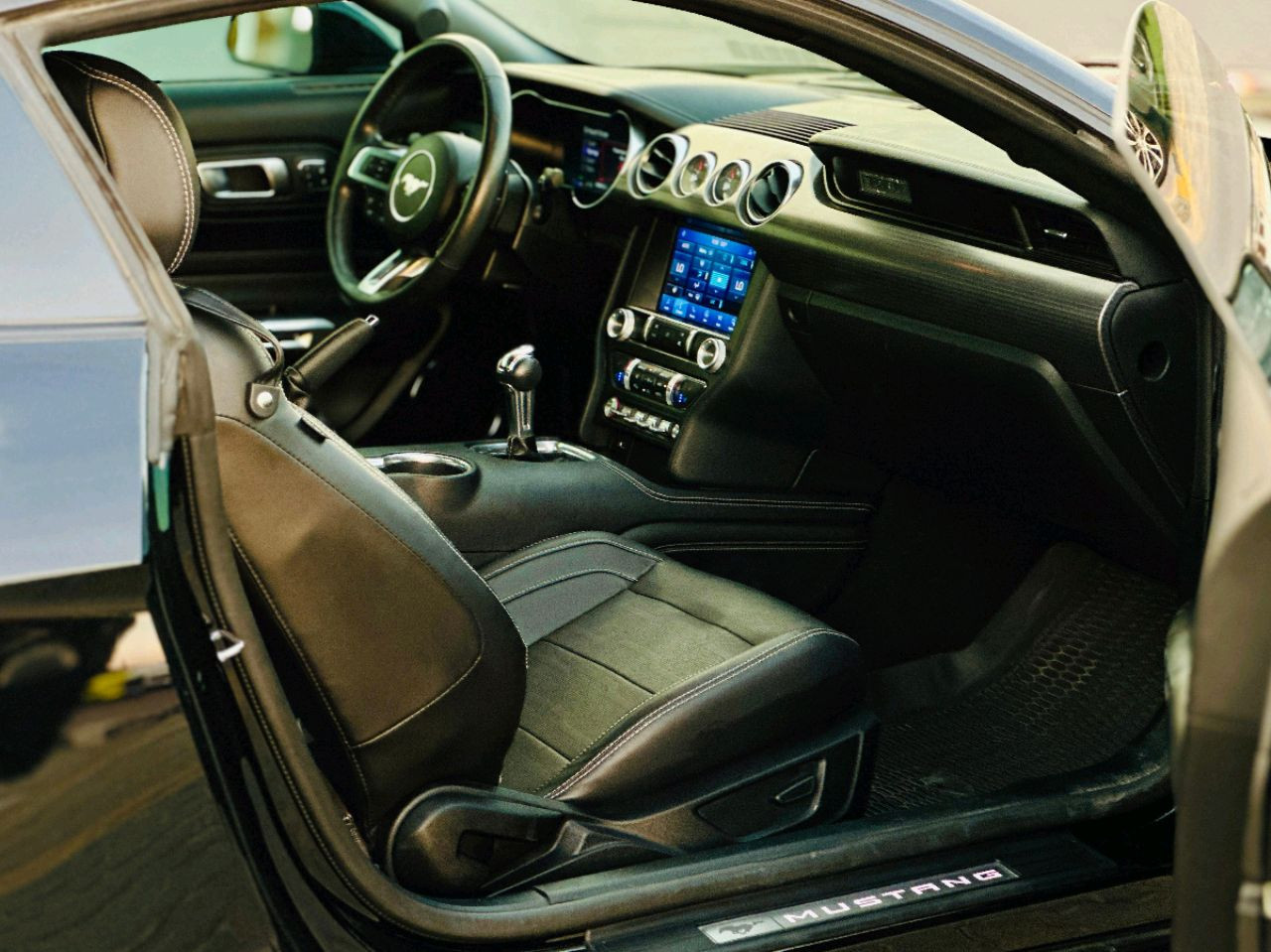 Ford Mustang - Image 11