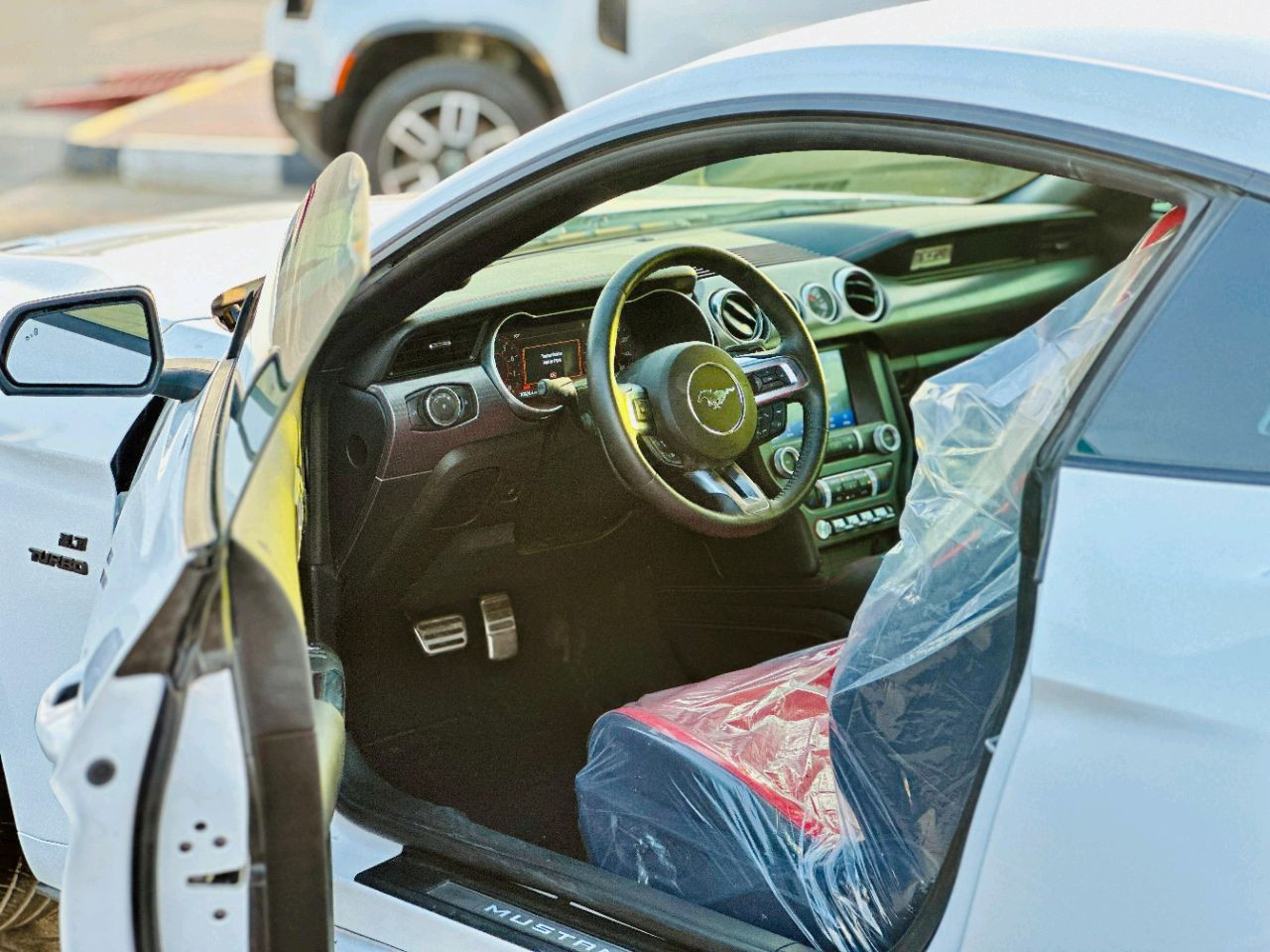 Ford Mustang - Image 10