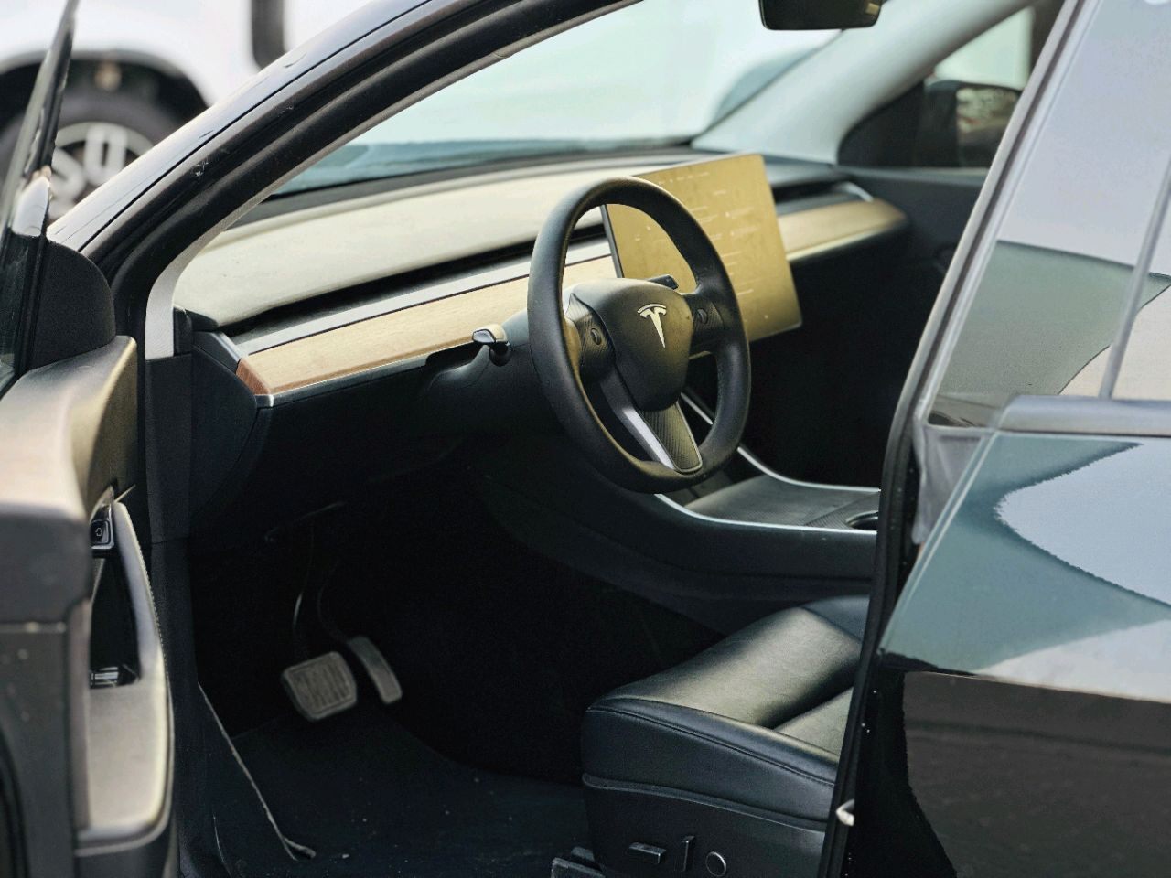 Tesla Y - Image 10