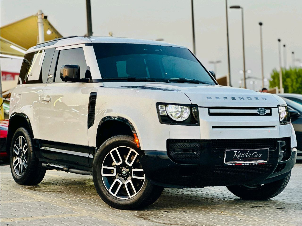 Land Rover Defender - Image 4