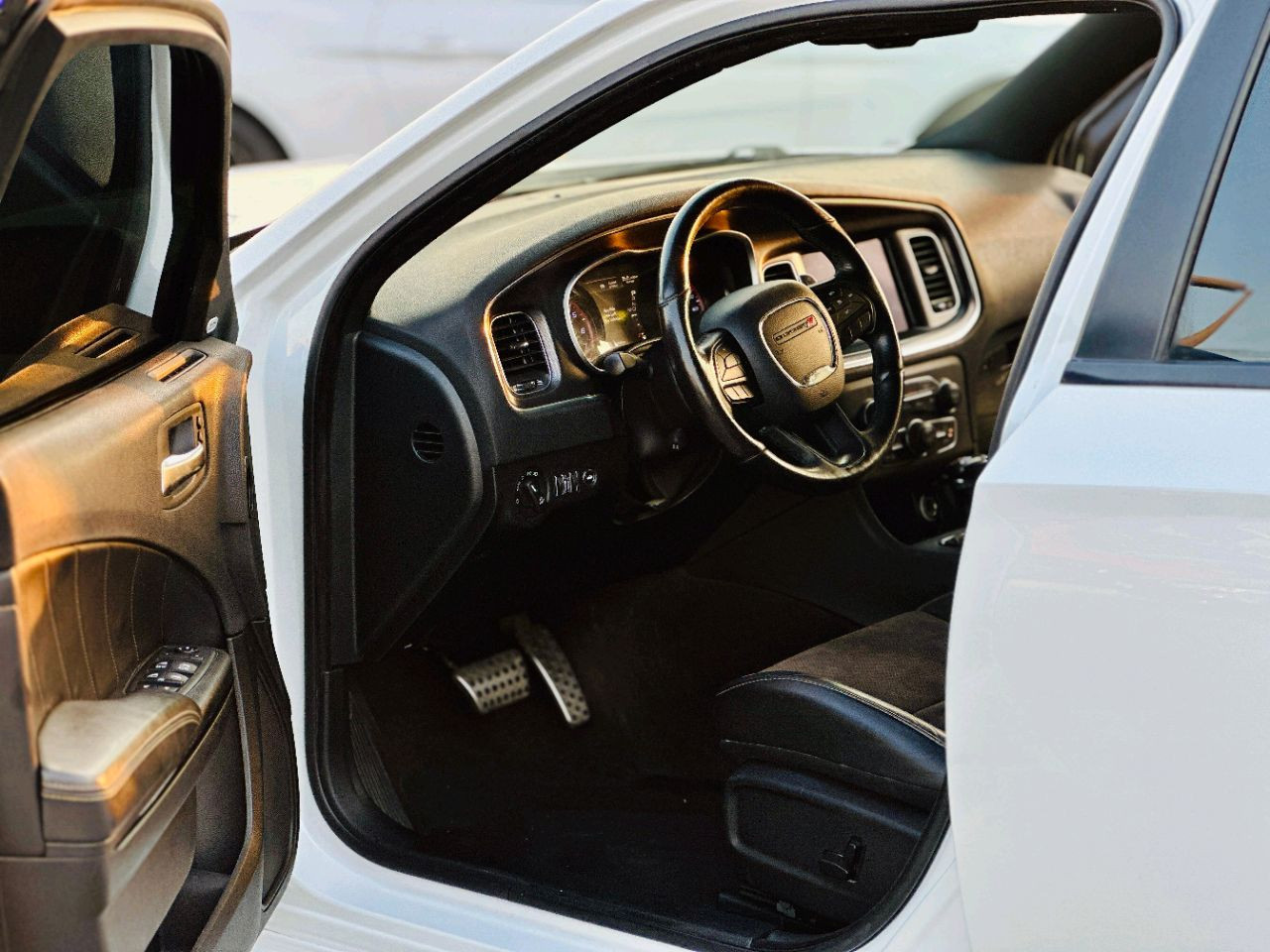 Dodge Charger - Image 10