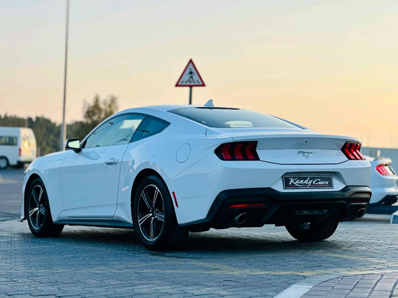 Ford Mustang - Image 8