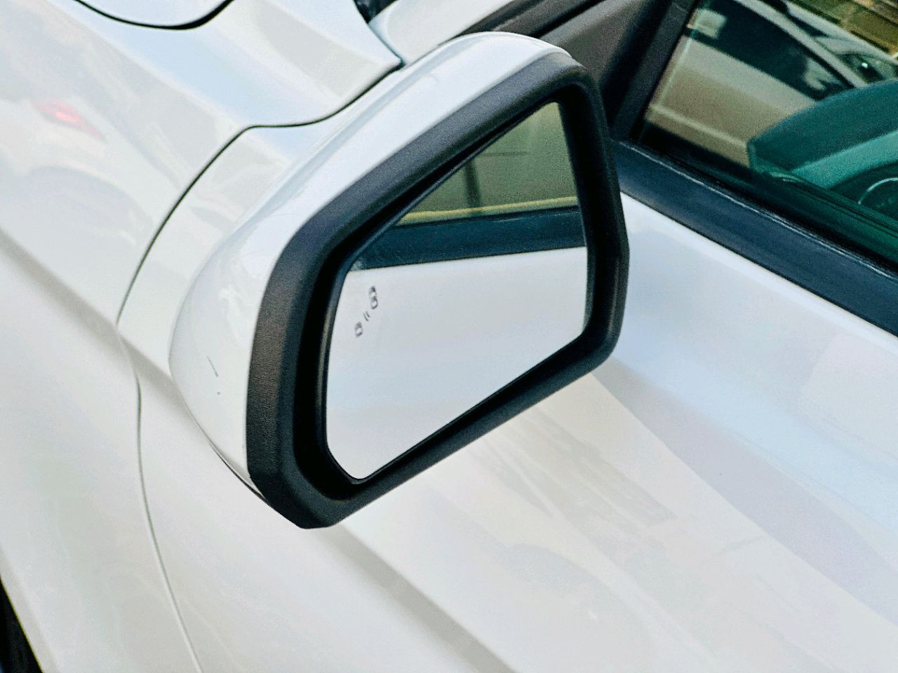 Ford Mustang - Image 9
