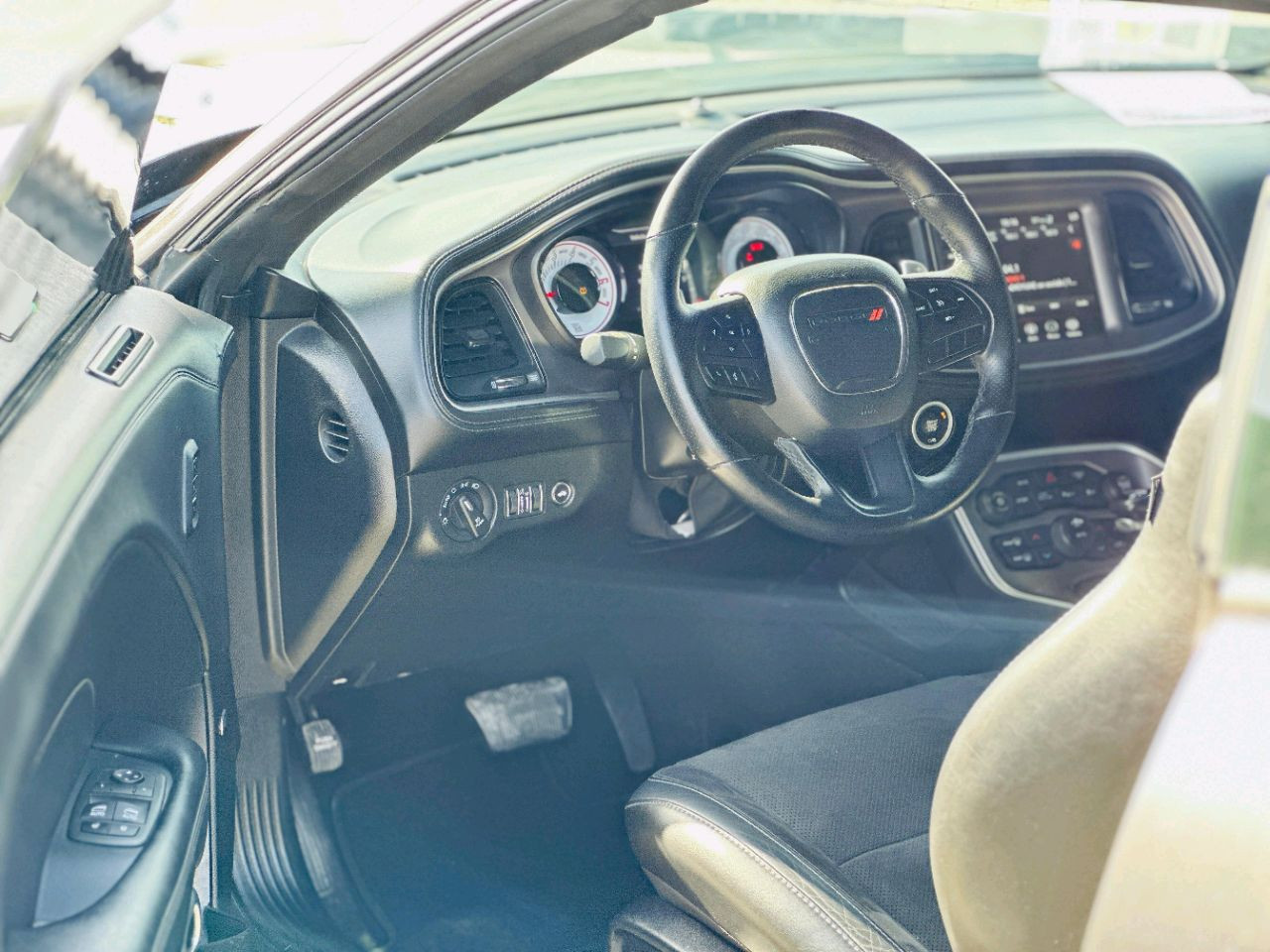 Dodge Challenger - Image 11