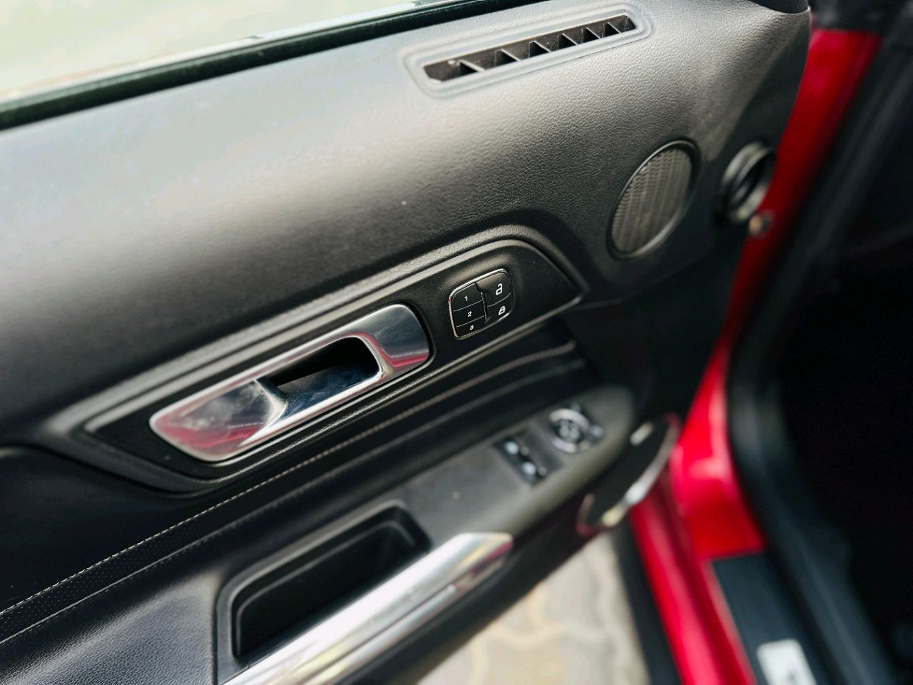 Ford Mustang - Image 12