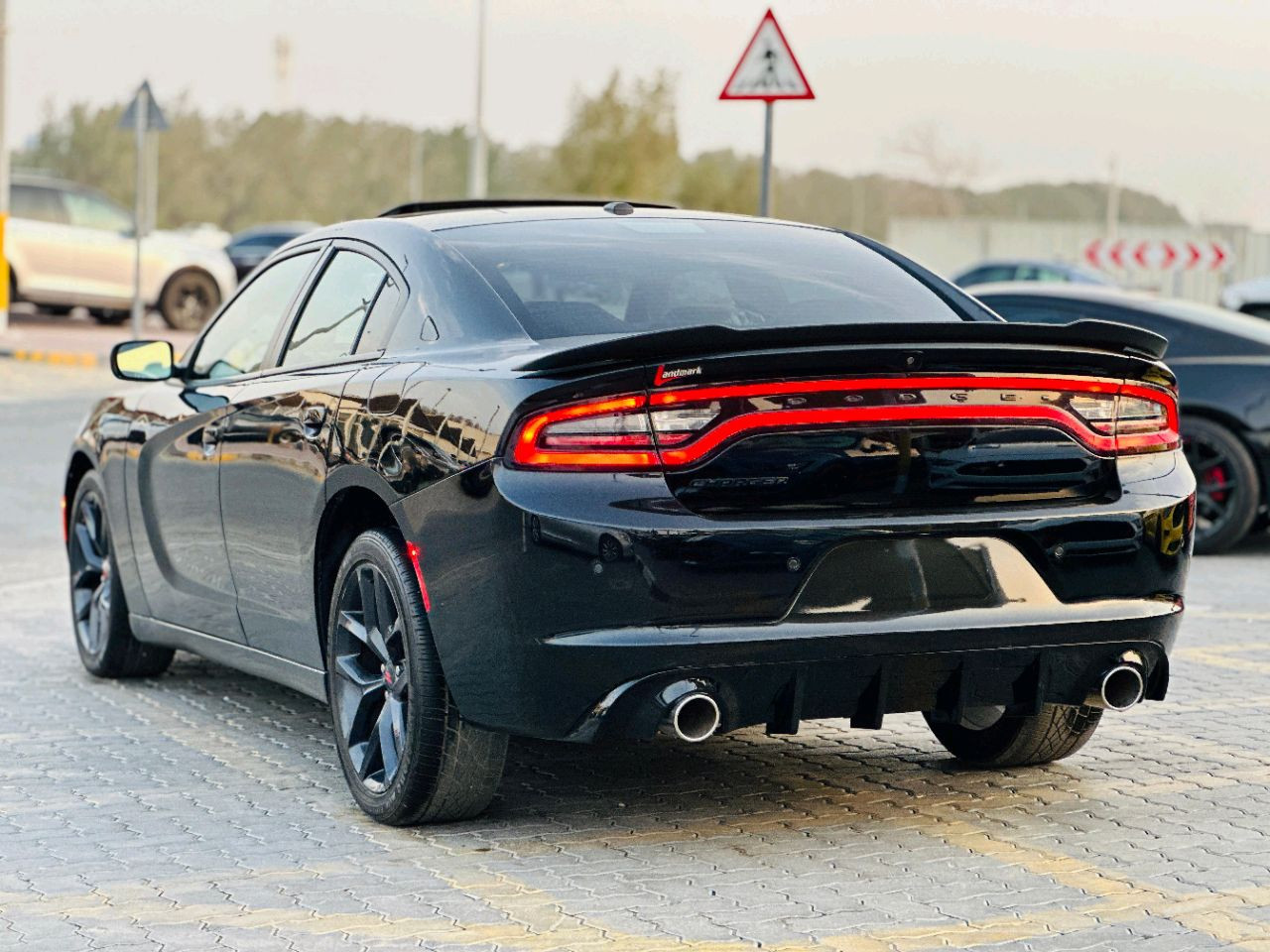 Dodge Charger - Image 8