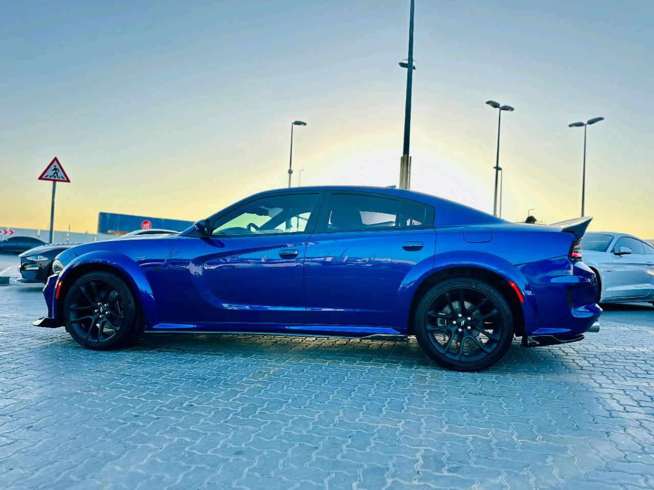 Dodge Charger - Image 9