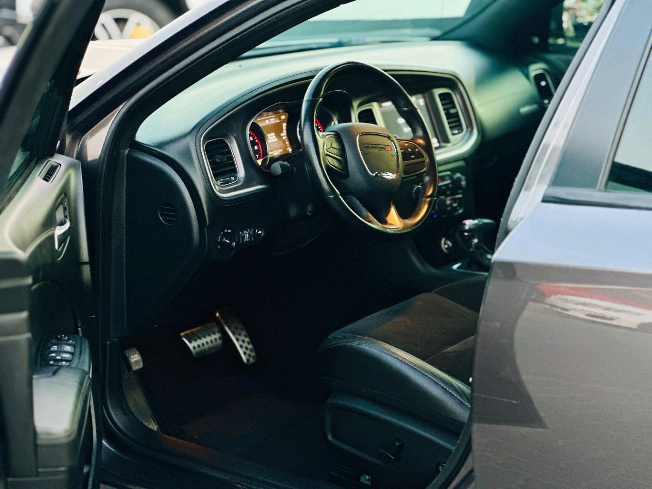 Dodge Charger - Image 21
