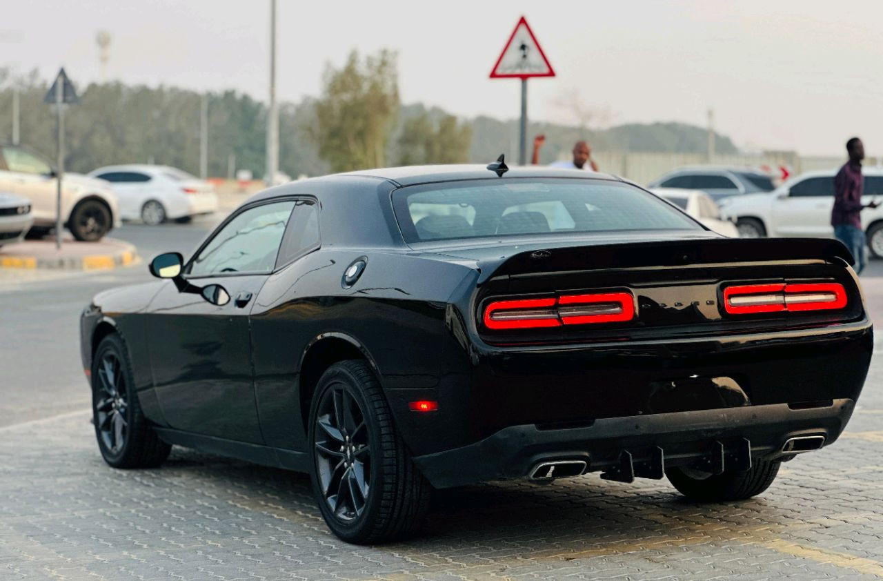 Dodge Challenger - Image 8