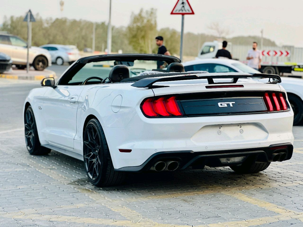 Ford Mustang - Image 8