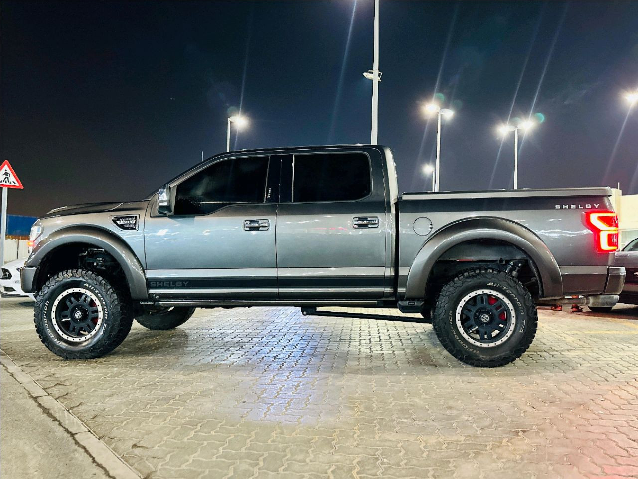 Ford F-Series Pickup - Image 9