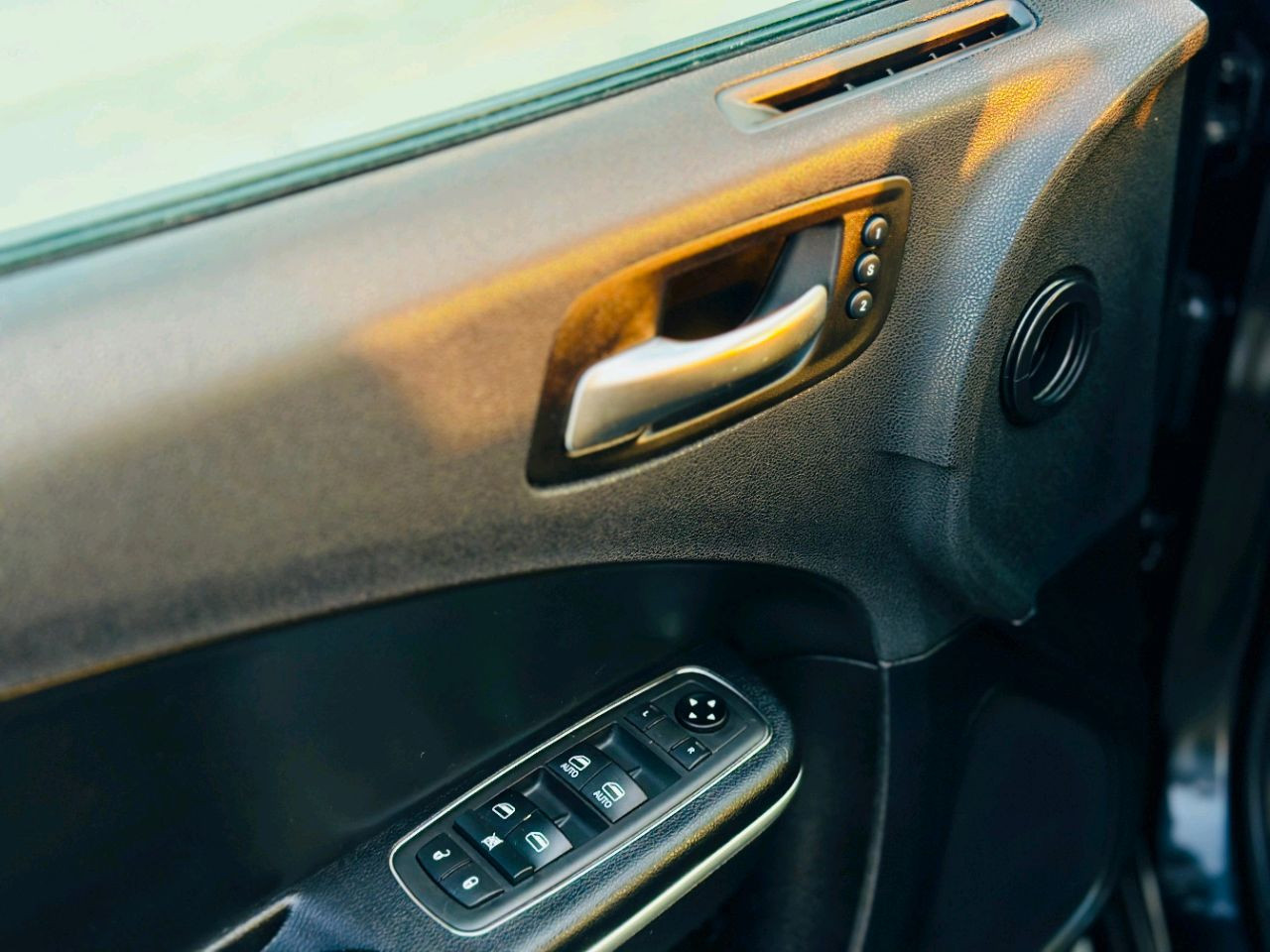 Dodge Charger - Image 2