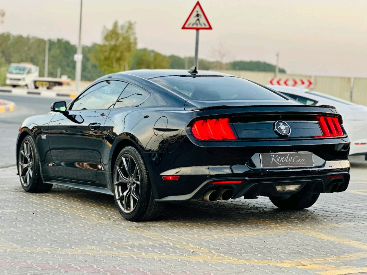 Ford Mustang - Image 8
