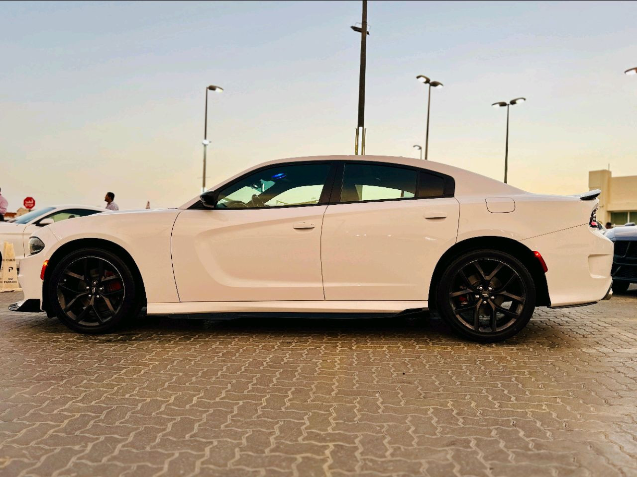 Dodge Charger - Image 9