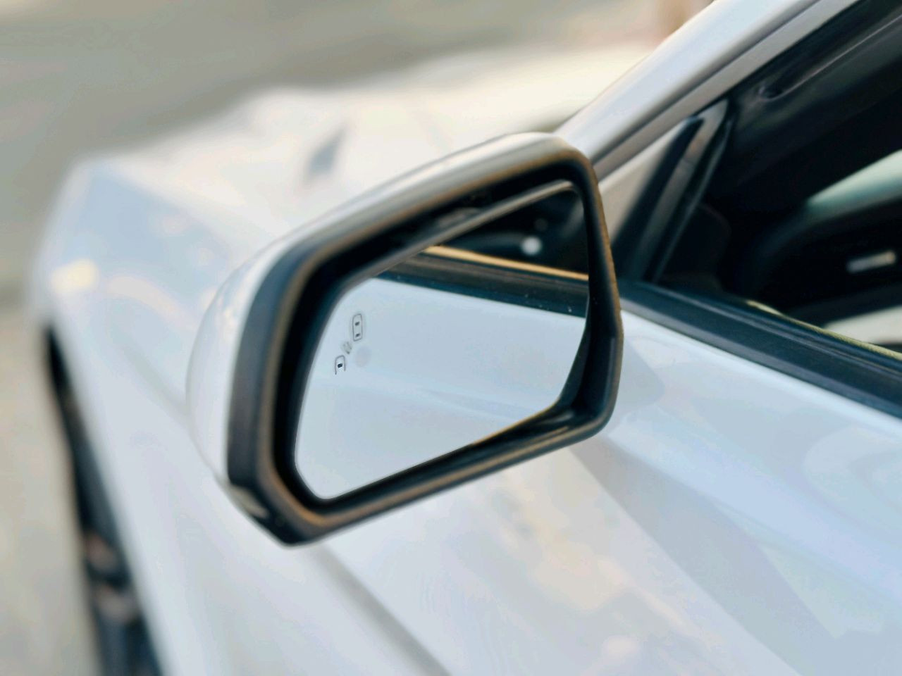 Ford Mustang - Image 10
