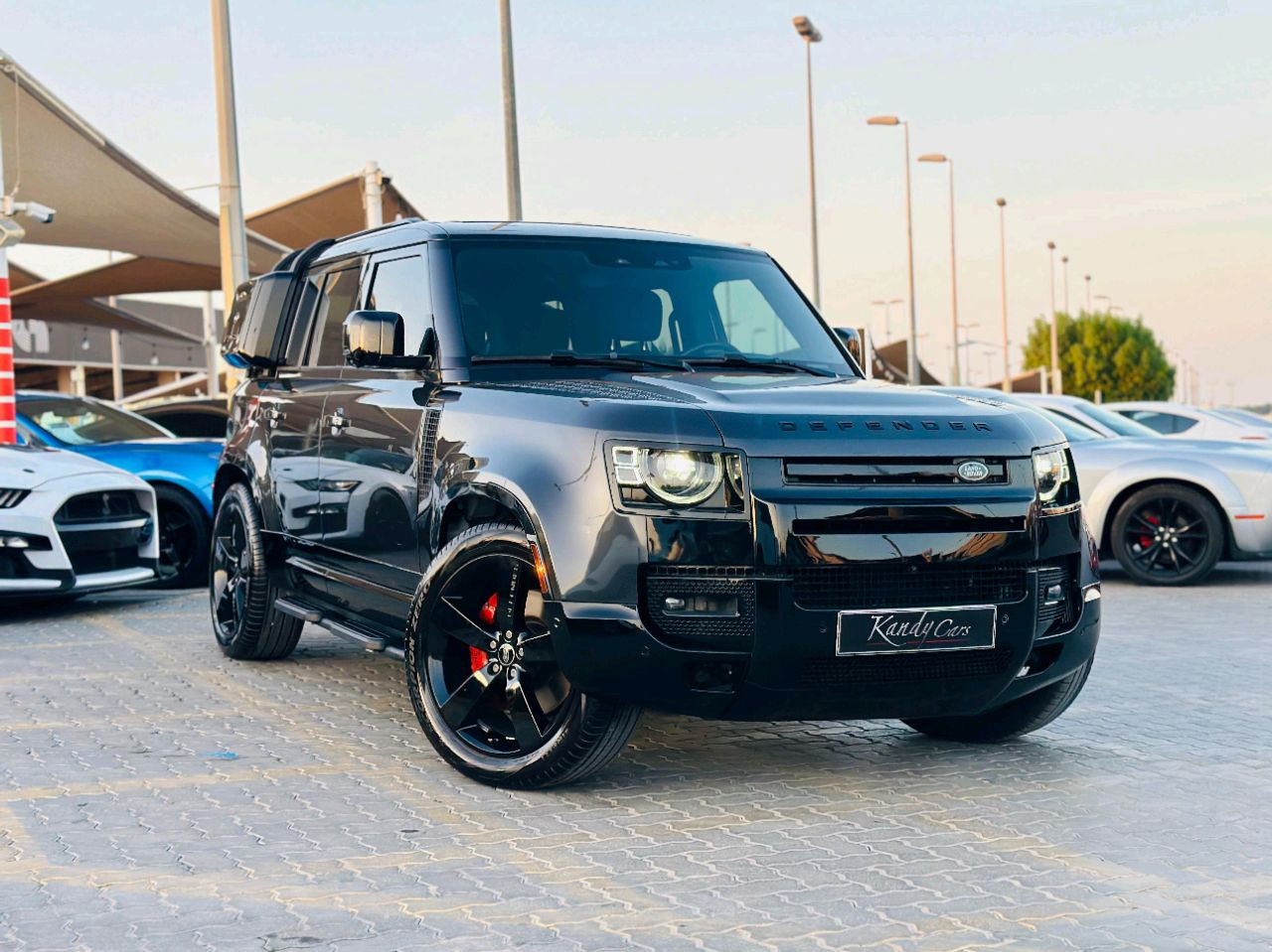 Land Rover Defender - Image 4