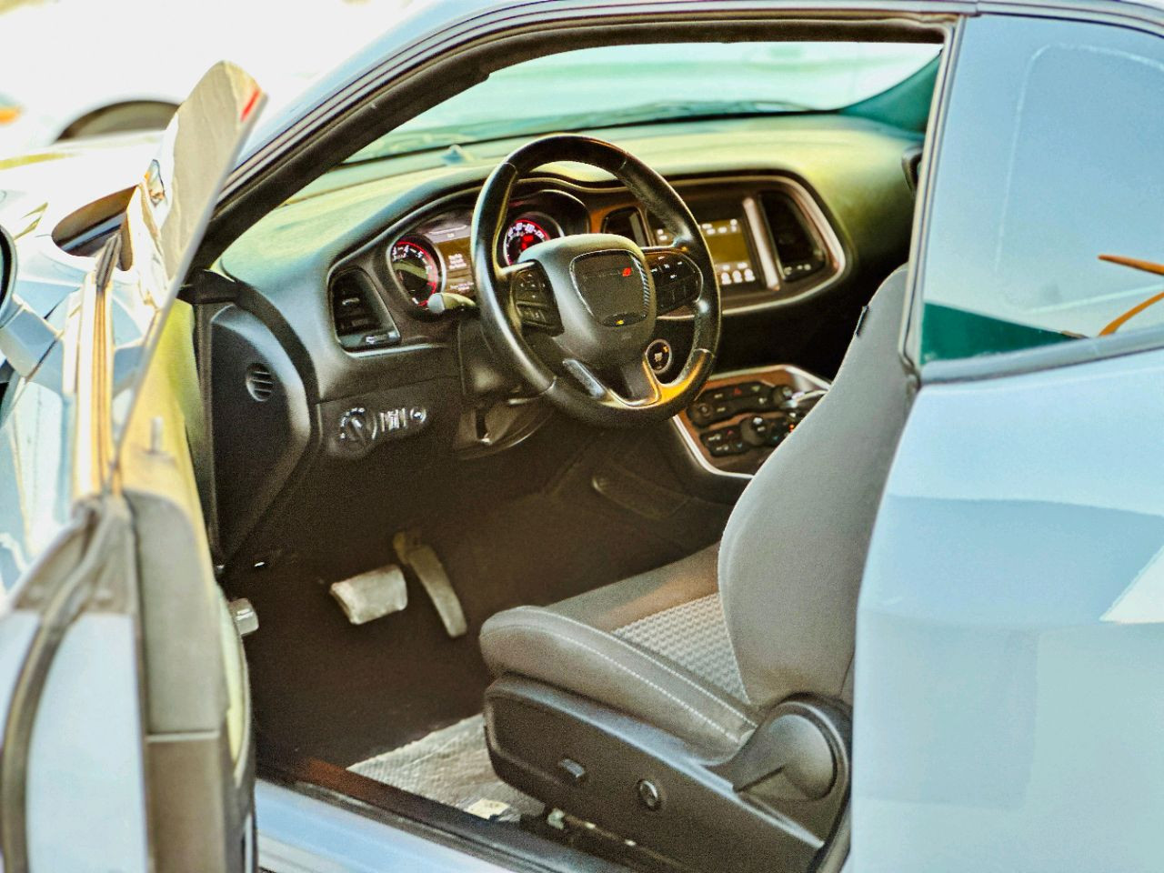 Dodge Challenger - Image 10
