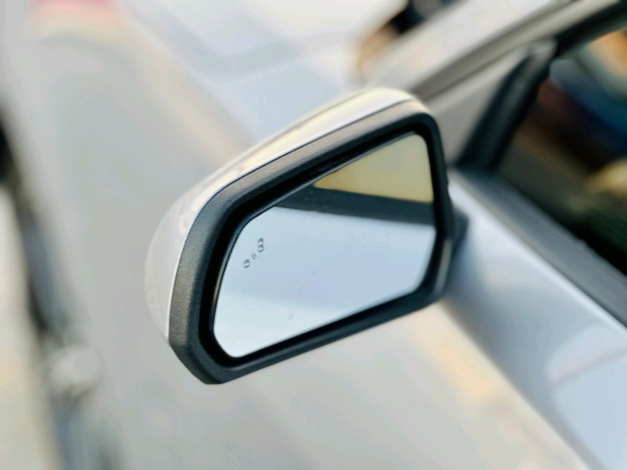 Ford Mustang - Image 10