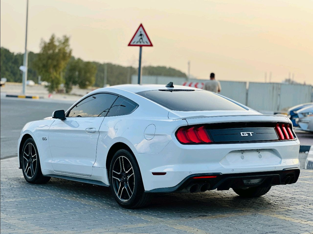 Ford Mustang - Image 8