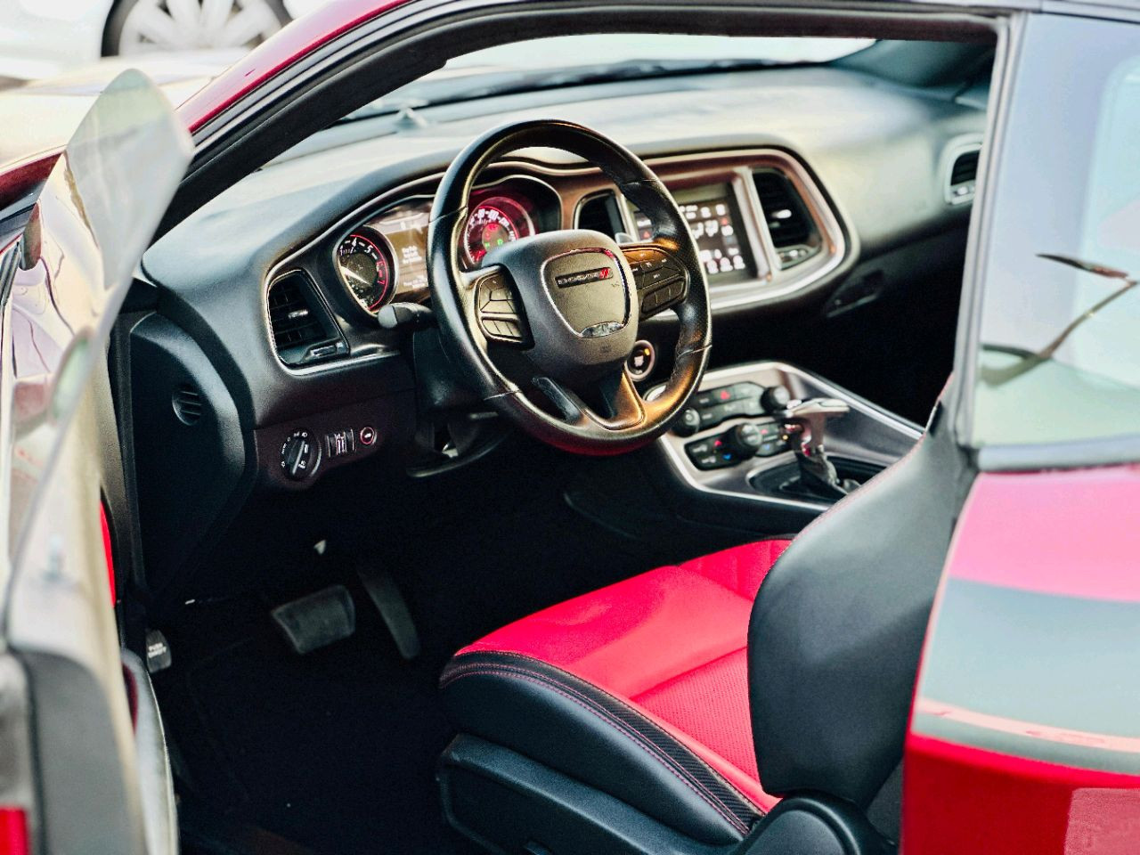 Dodge Challenger - Image 10