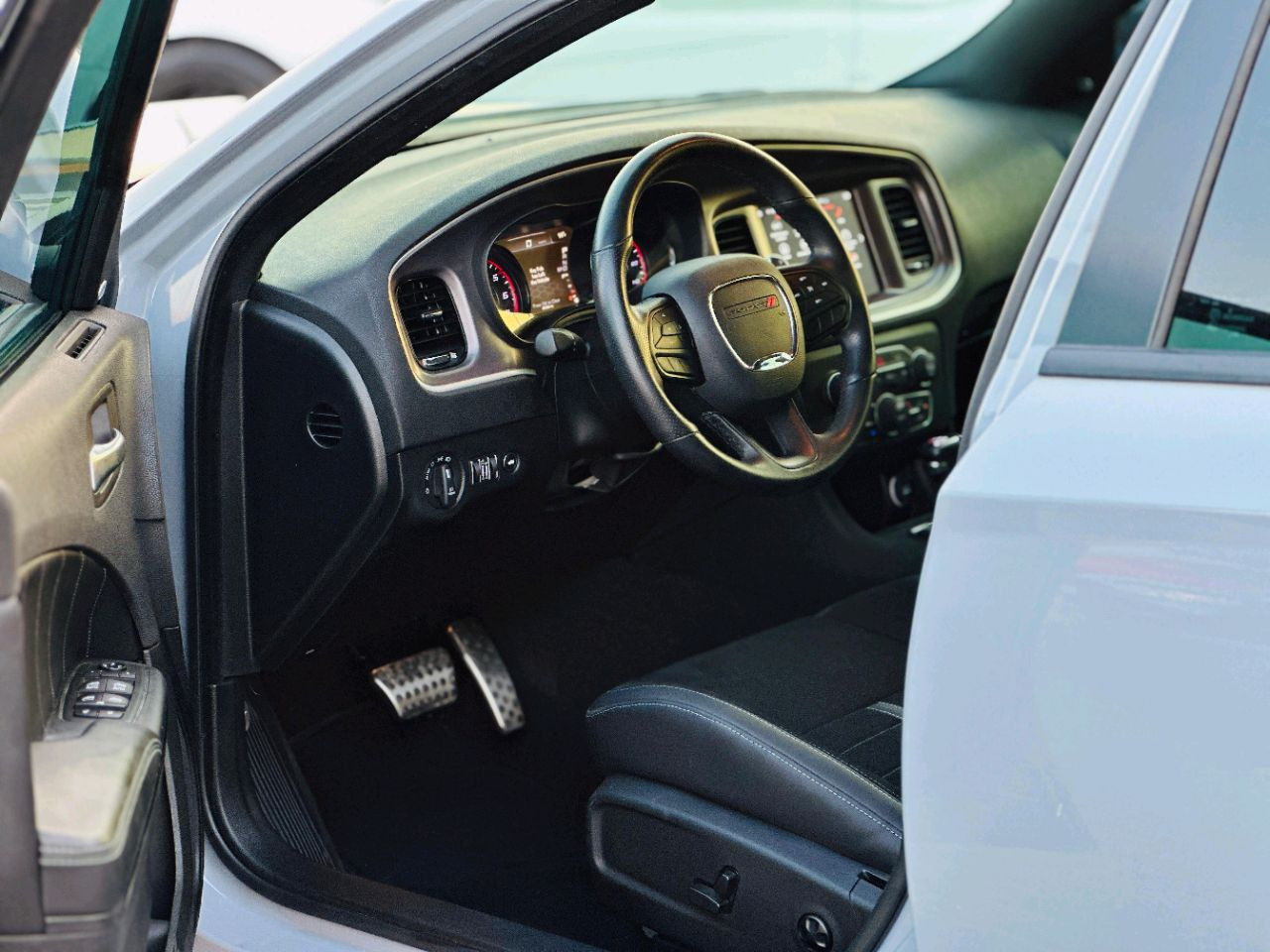 Dodge Charger - Image 10