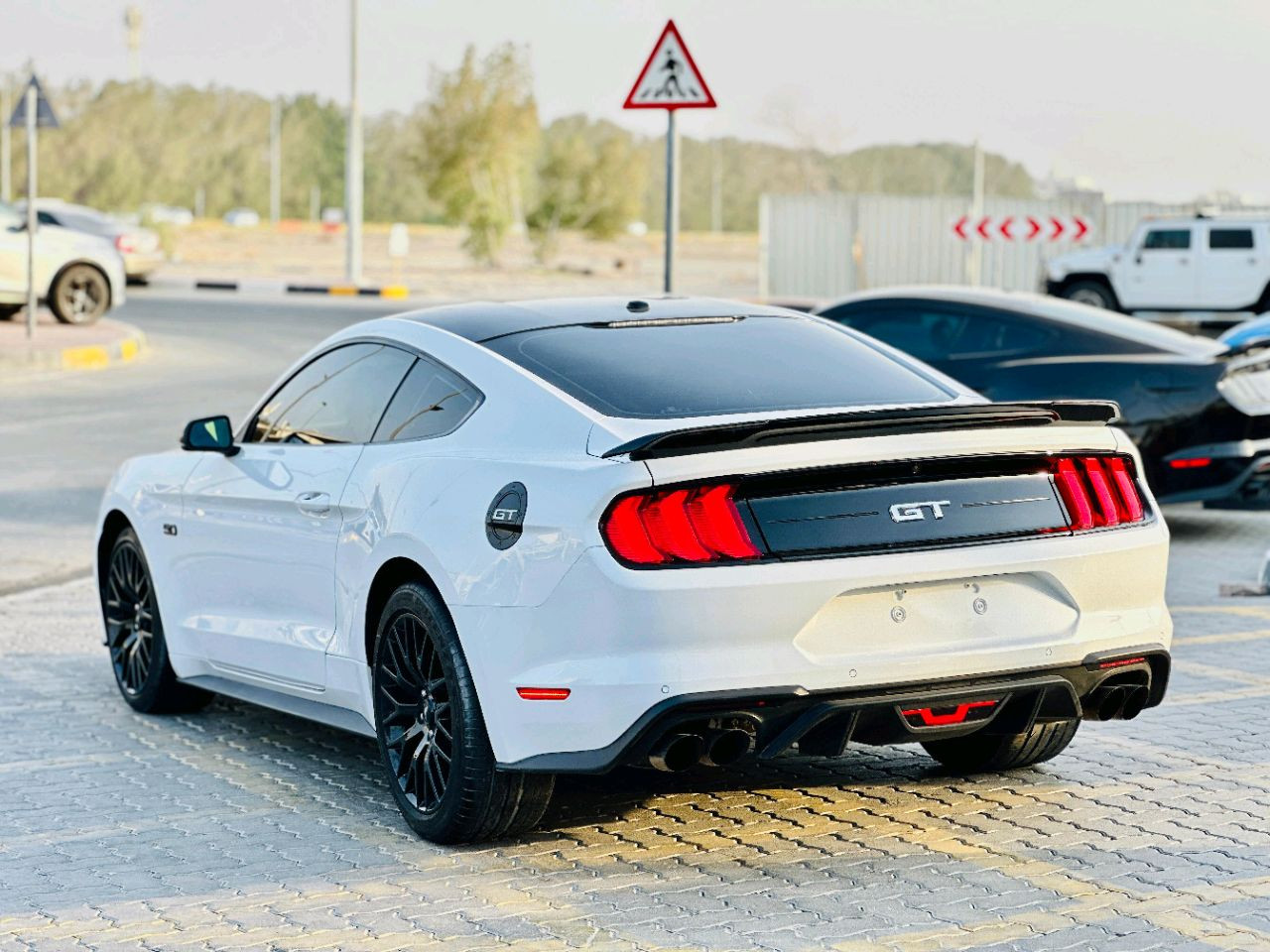 Ford Mustang - Image 7