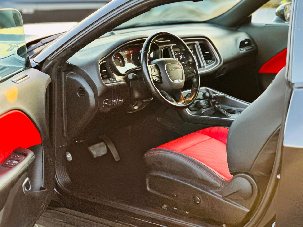 Dodge Challenger - Image 10