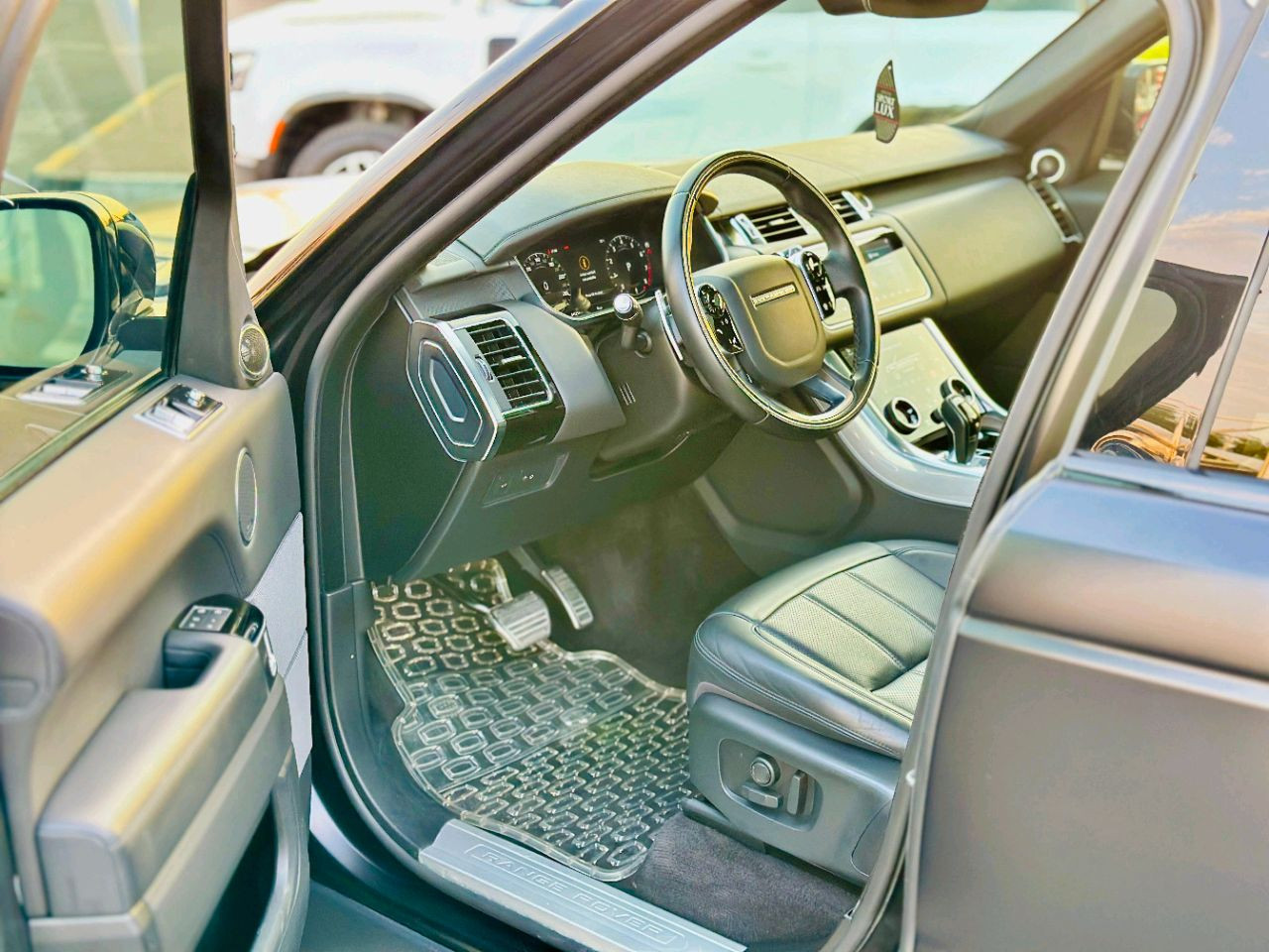 Range Rover Sport - Image 11